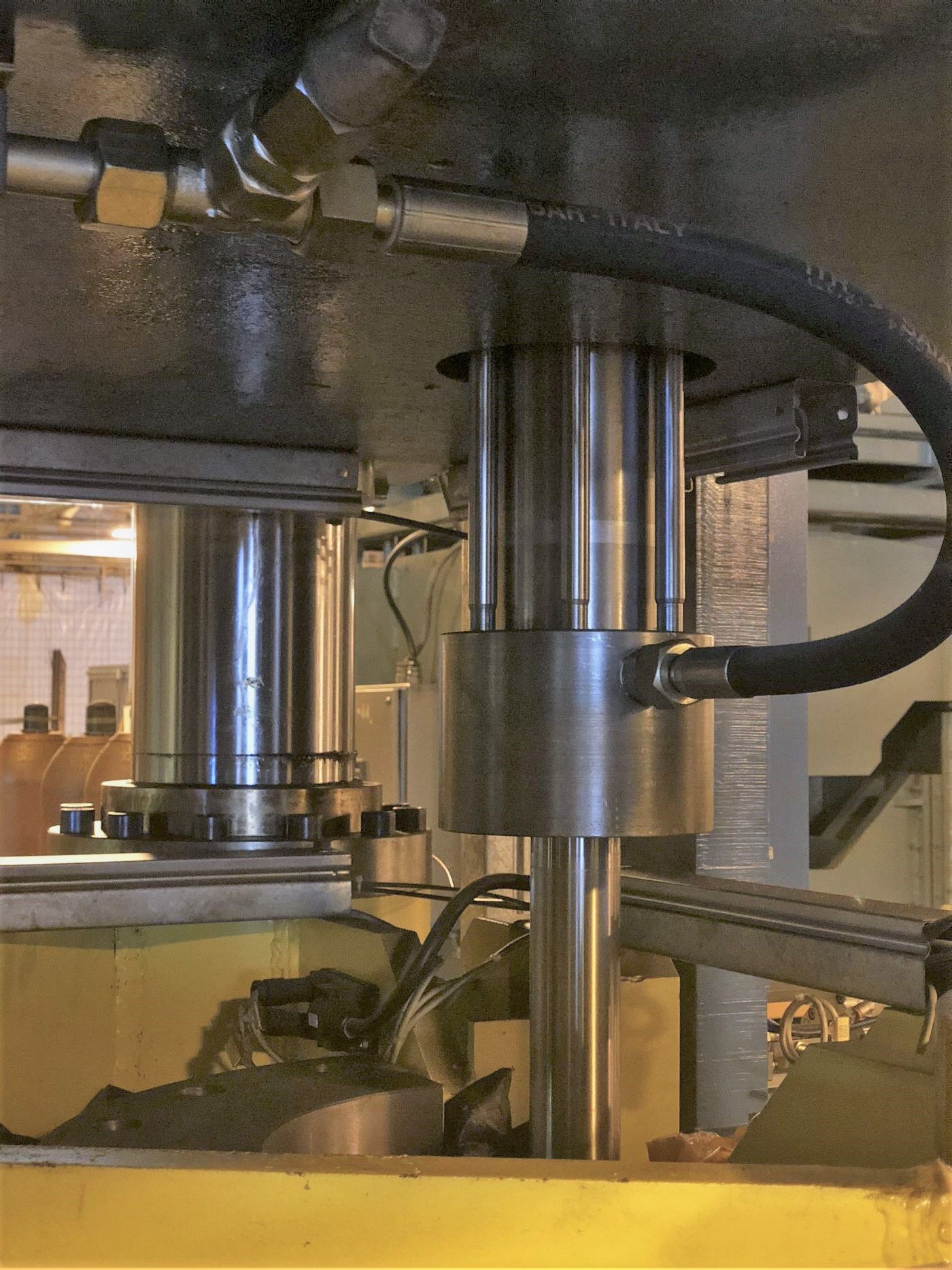 400 Ton Meccanica Beretta Press • Used Meccanica Beretta 4-Post Type Press - Image 14