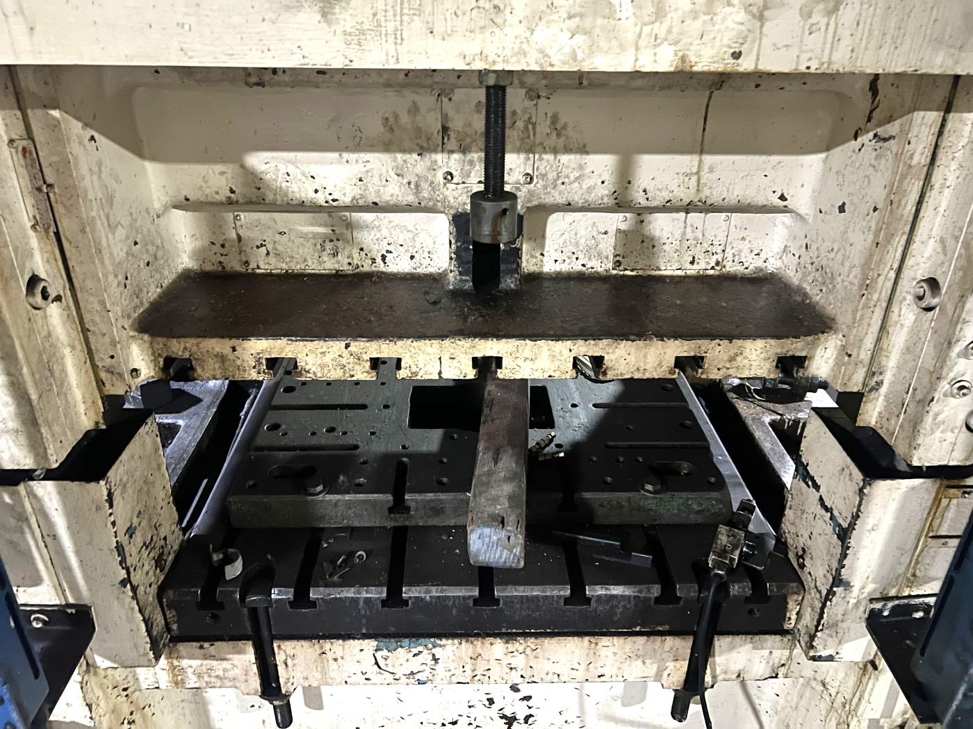 200 Ton Bliss Press • Used Bliss HP2-200-42-36 Press - Image 4