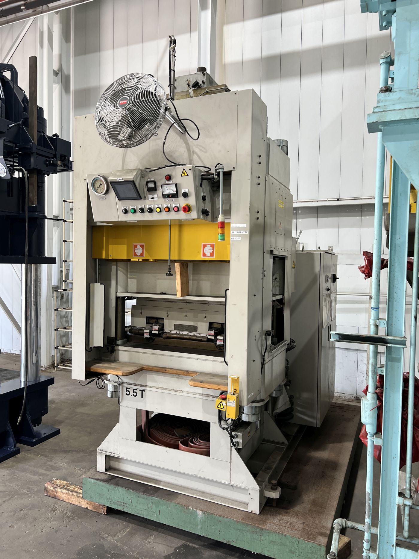 75 Ton Pearl Kogyo Co Ltd Press • Used Pearl Kogyo Co Ltd AW-10HF-30 Press