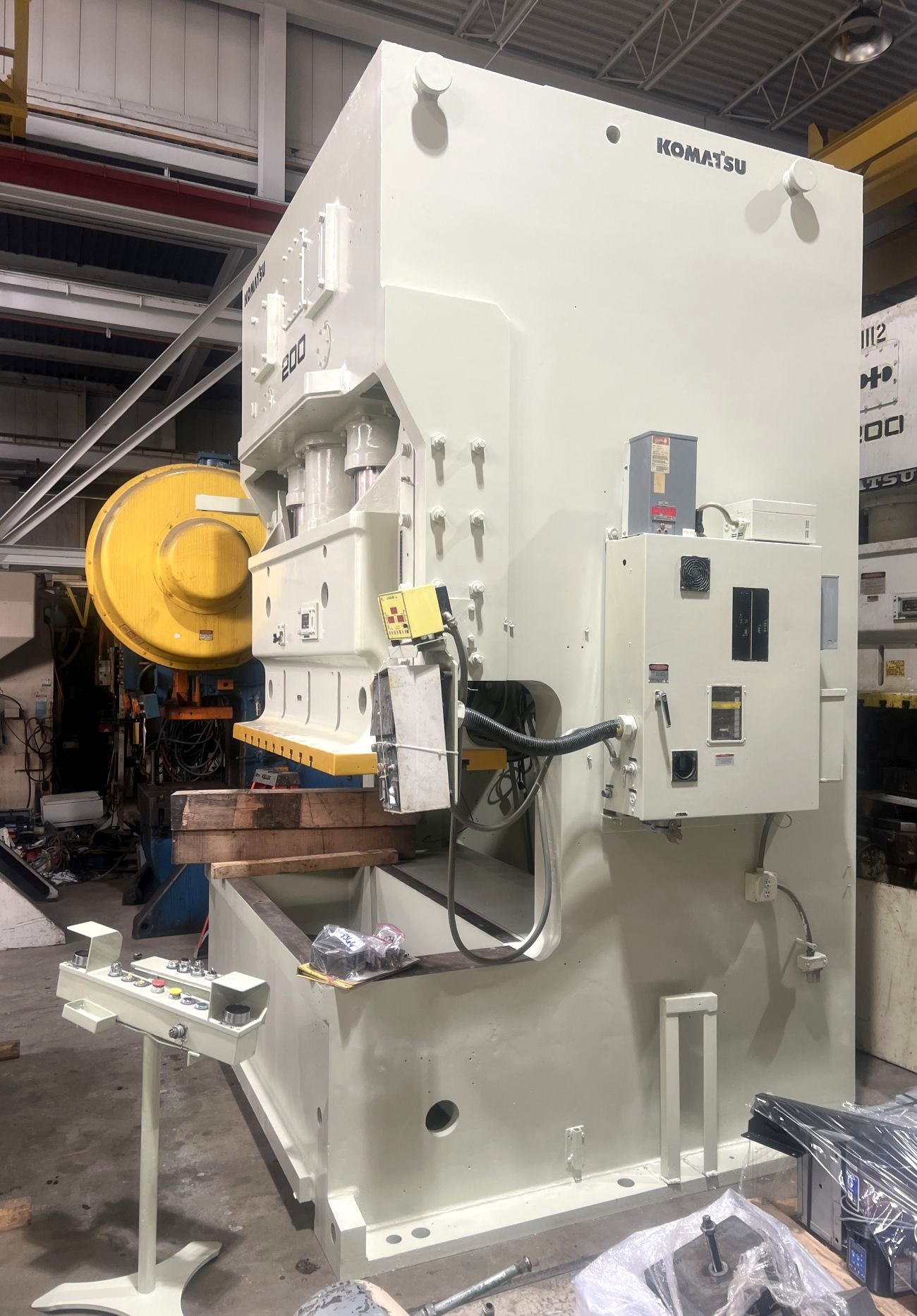 220 Ton Komatsu Press • Used Komatsu OBW200-2 Press - Image 3