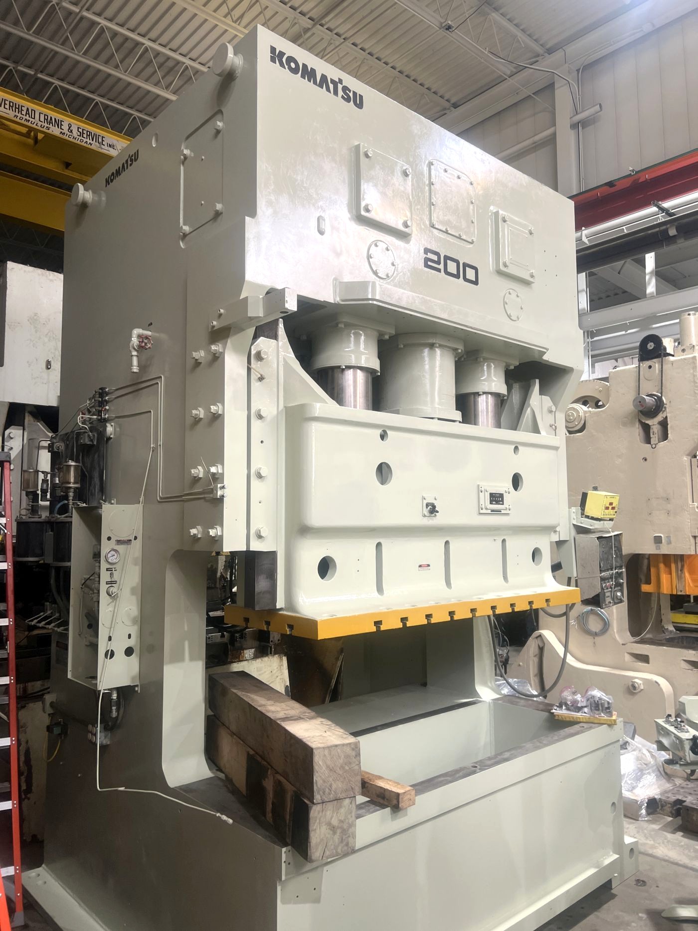 220 Ton Komatsu Press • Used Komatsu OBW200-2 Press