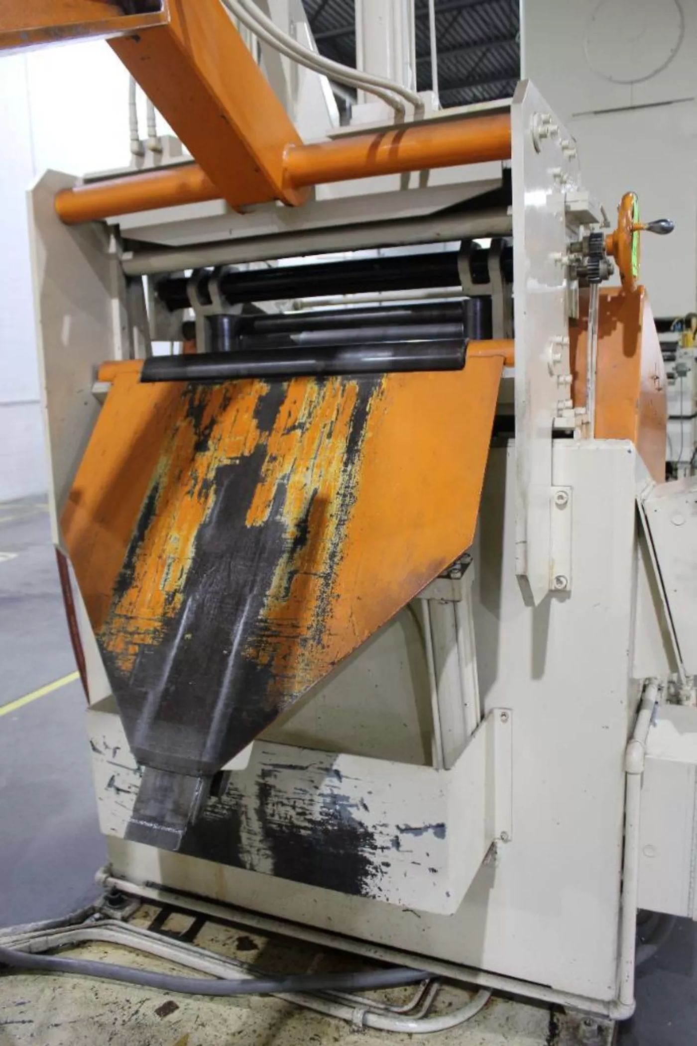 12,000 lbs. x 30" Wide x .250" Perfecto Reel & Straightener - Image 11