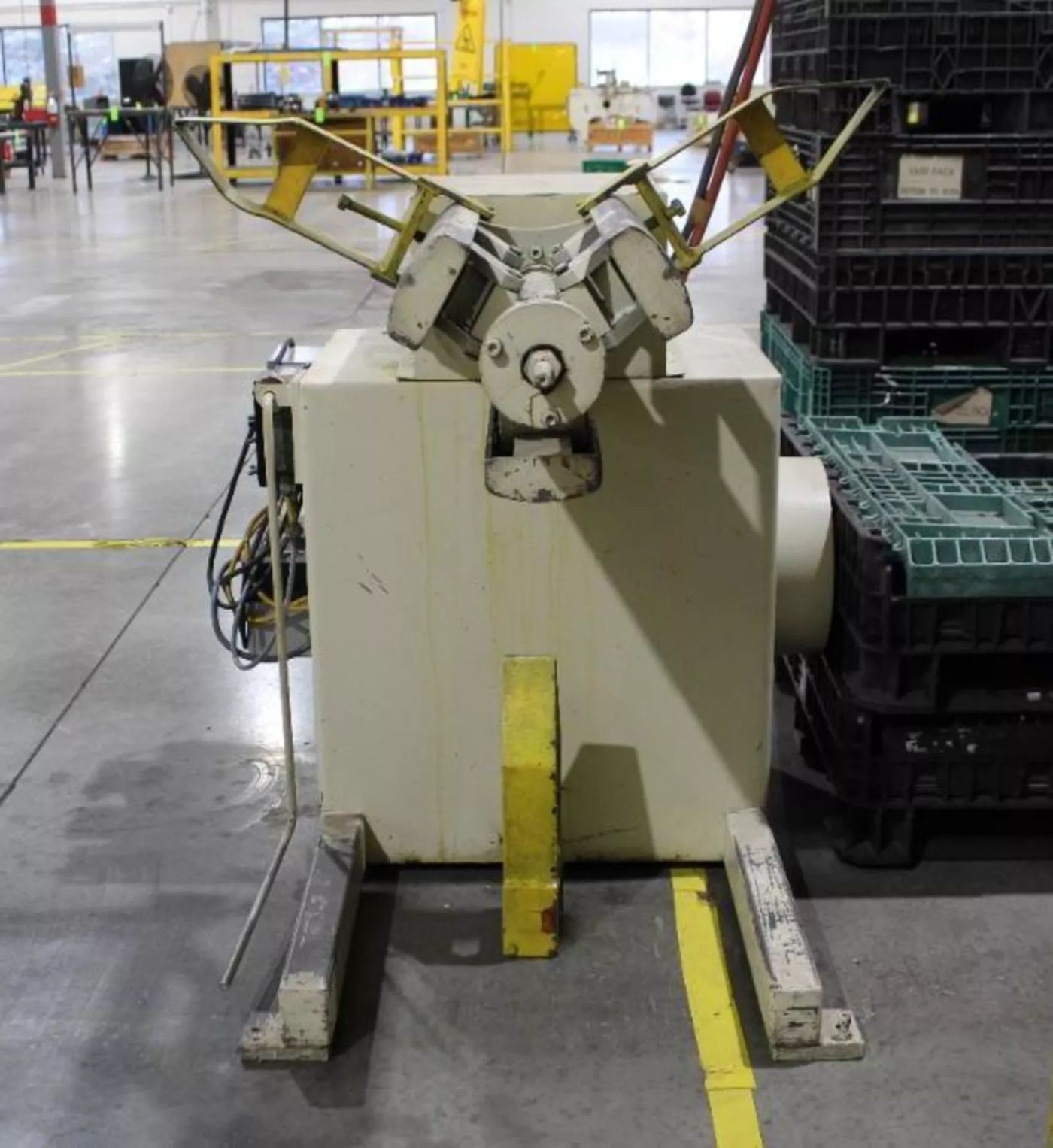 4,000 lbs. x 18" Wide Air Feeds, Inc. Motorized Reel - Image 3
