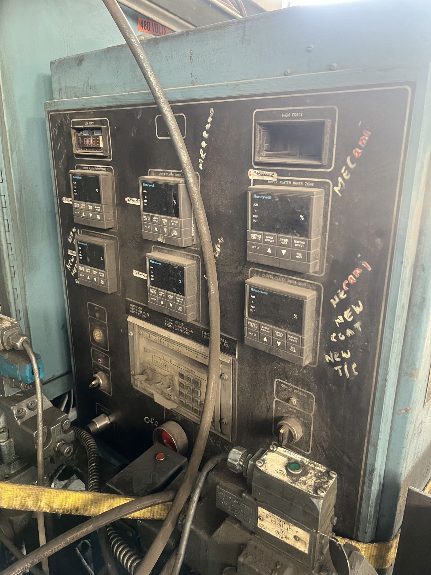 1,200 Ton PHI Press • Used PHI S1200R3030D-2KHO-X-X 2 67-B Press - Image 6