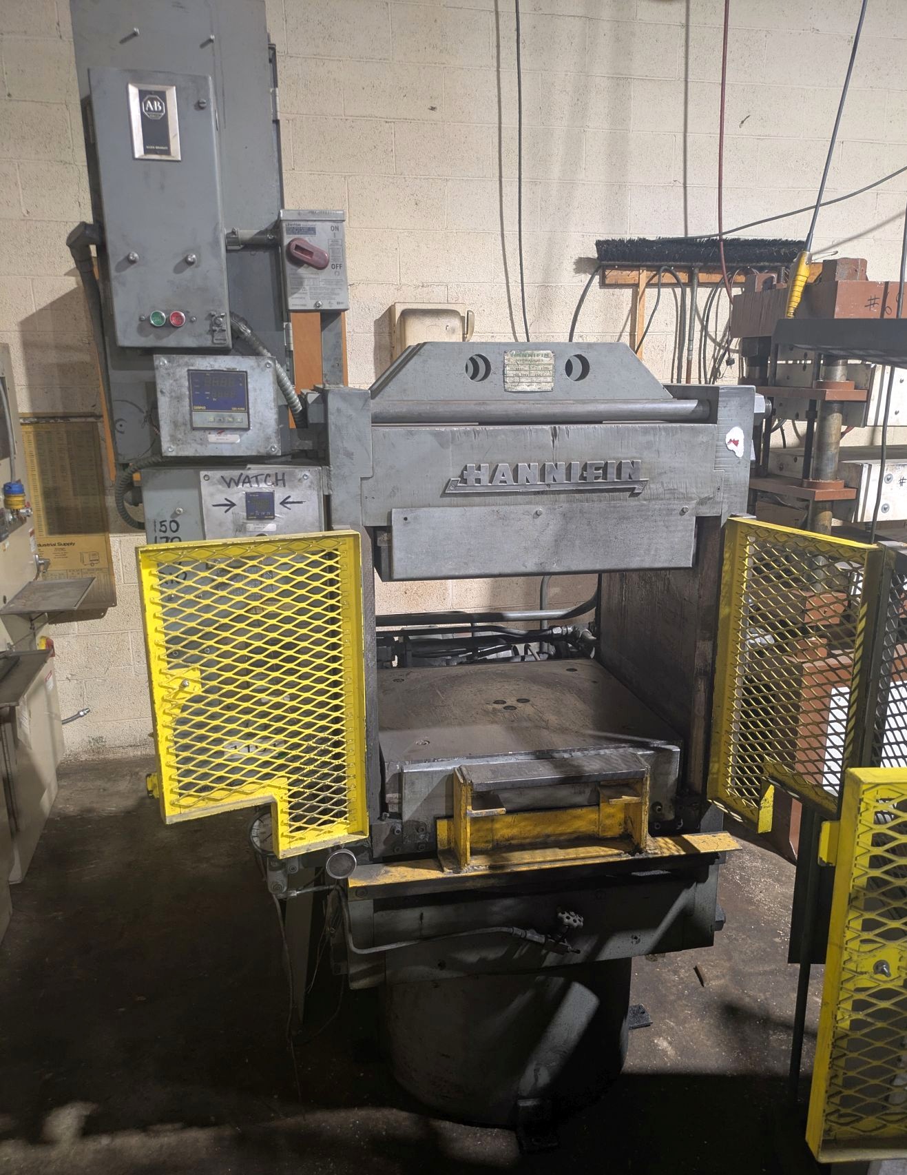 300 Ton Hannifin Press • Used Hannifin 20 INCH Press