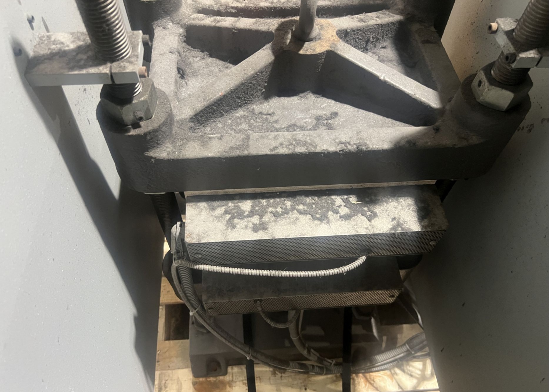 12 Ton Carver Press • Used Carver 4122 Press - Image 13